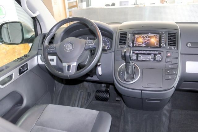 Fahrzeugabbildung Volkswagen T5 Multivan Highline 2.0 TDI DSG 7-Sitze Xenon