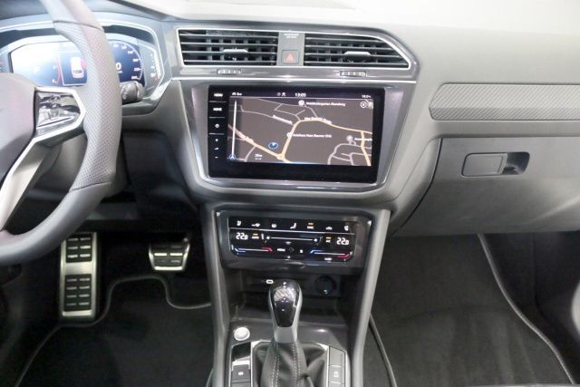 Fahrzeugabbildung Volkswagen Tiguan Allspace R-Line 2.0 TDI DSG 4x4 AHK Leder