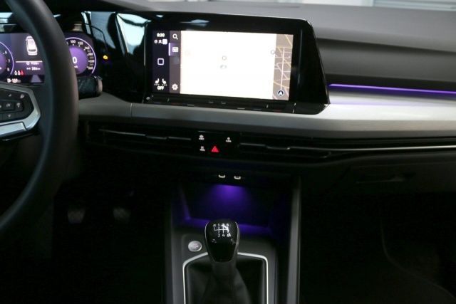 Fahrzeugabbildung Volkswagen Golf VIII Variant Life 1.5 TSI Navi LED Kamera