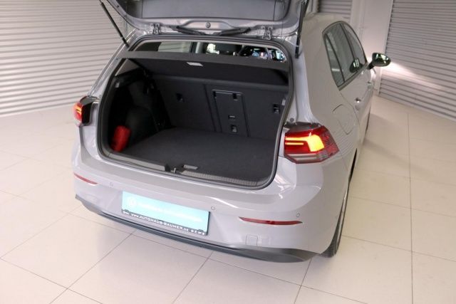 Fahrzeugabbildung Volkswagen Golf VIII Life 1.0 eTSI DSG Navi LED Dig.Co. ACC