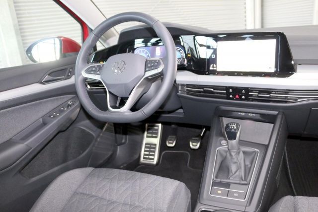 Fahrzeugabbildung Volkswagen Golf VIII Variant Move 1.5 TSI LED Navi Kamera