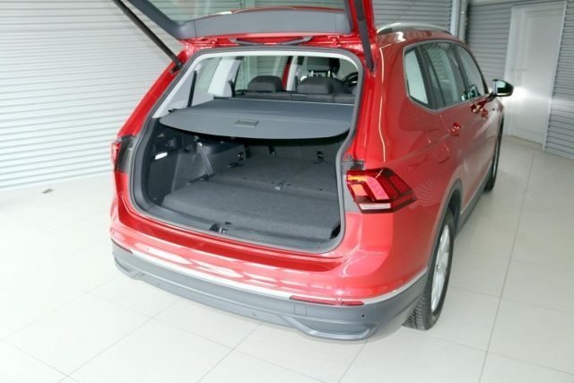 Fahrzeugabbildung Volkswagen Tiguan Allspace Life 1.5 TSI DSG 7-Sitzer AHK