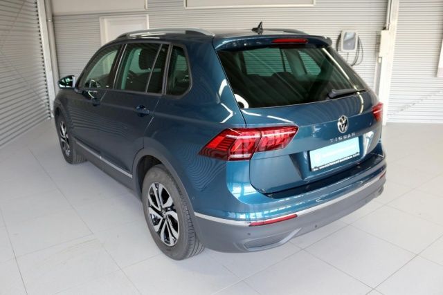 Fahrzeugabbildung Volkswagen Tiguan Active 1.5 TSI DSG Standheizung el.Heckkl
