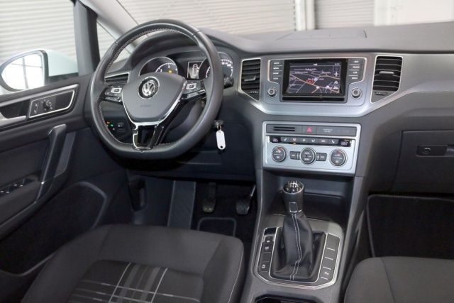 Fahrzeugabbildung Volkswagen Golf Sportsvan Lounge 2.0 TDI AHK Navi PDC SHZ