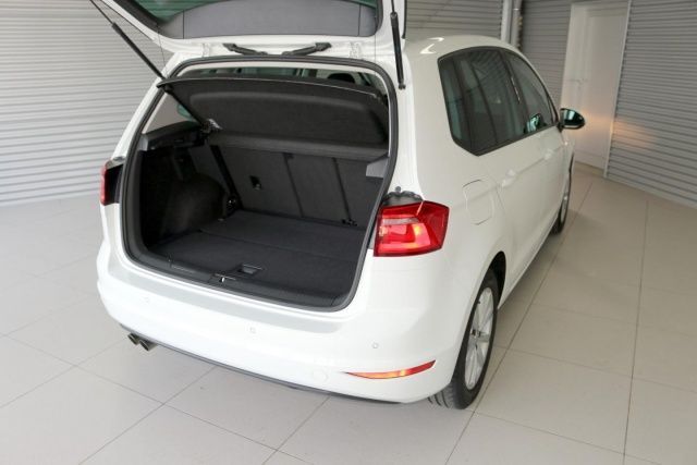 Fahrzeugabbildung Volkswagen Golf Sportsvan Lounge 2.0 TDI AHK Navi PDC SHZ