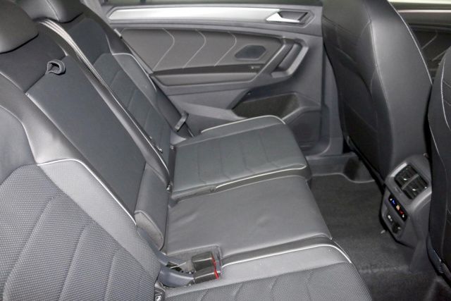 Fahrzeugabbildung Volkswagen Tiguan Allspace R-Line 2.0 TSI DSG 4x4 AHK Navi