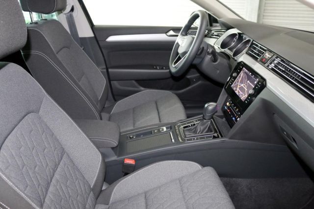 Fahrzeugabbildung Volkswagen Passat Variant Business 1.5 TSI DSG AHK Navi LED