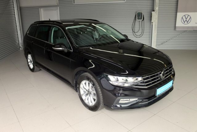 Fahrzeugabbildung Volkswagen Passat Variant Business 1.5 TSI DSG AHK Navi LED