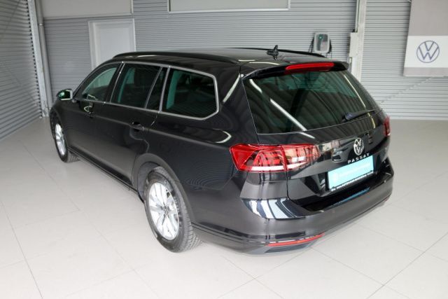 Fahrzeugabbildung Volkswagen Passat Variant Business 1.5 TSI DSG AHK Navi LED