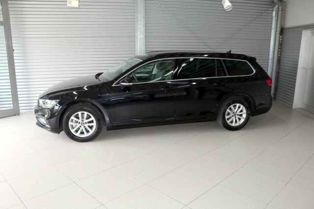 Fahrzeugabbildung Volkswagen Passat Variant Business 1.5 TSI DSG AHK Navi LED