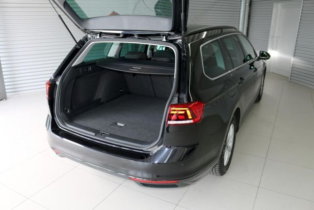 Fahrzeugabbildung Volkswagen Passat Variant Business 1.5 TSI DSG AHK Navi LED