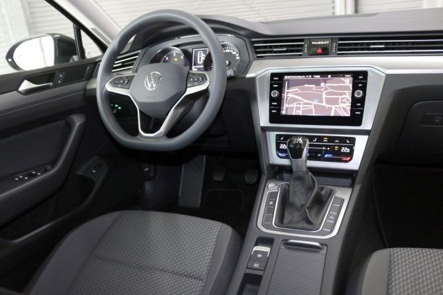 Fahrzeugabbildung Volkswagen Passat Variant 2.0 TDI AHK Navi LED PDC SHZ DAB