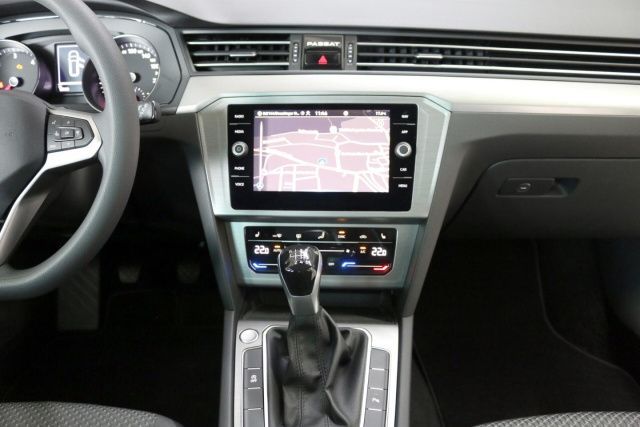 Fahrzeugabbildung Volkswagen Passat Variant 2.0 TDI AHK Navi LED PDC SHZ DAB