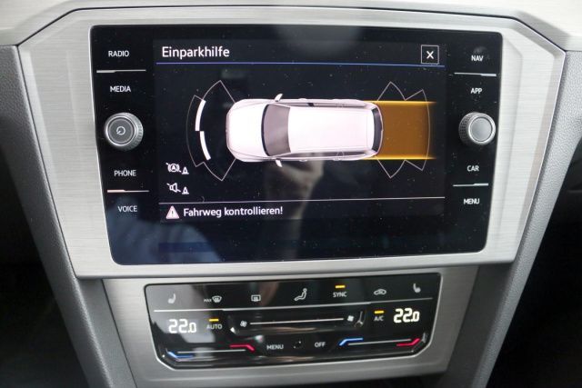 Fahrzeugabbildung Volkswagen Passat Variant 2.0 TDI AHK Navi LED PDC SHZ DAB