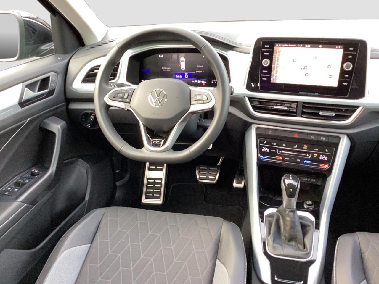 Fahrzeugabbildung Volkswagen T-Roc Life Goal 1.5 TSI DSG Kamera LED-Plus Navi