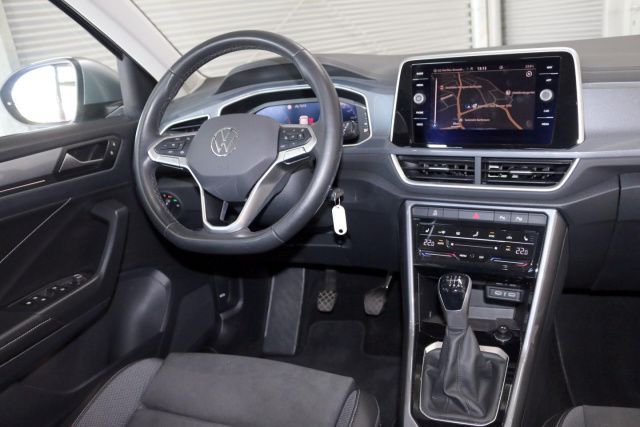 Fahrzeugabbildung Volkswagen T-ROC Style 1.5 TSI LED Navi Dig.Cockpit Klima