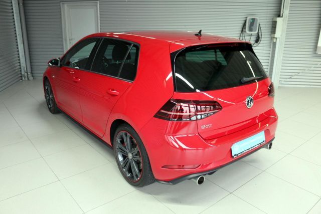 Fahrzeugabbildung Volkswagen Golf VII GTI Performance 2.0 TSI AHK Panorama