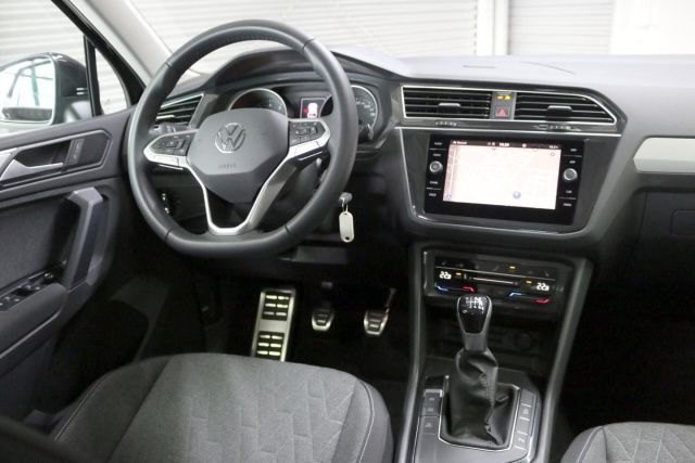 Fahrzeugabbildung Volkswagen Tiguan MOVE 1.5 TSI Navi LED Kamera ACC PDC SHZ