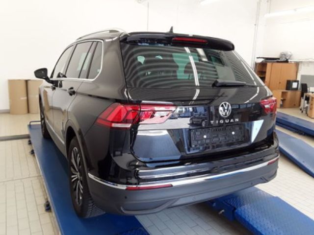 Fahrzeugabbildung Volkswagen Tiguan MOVE 1.5 TSI Navi LED Kamera ACC PDC SHZ