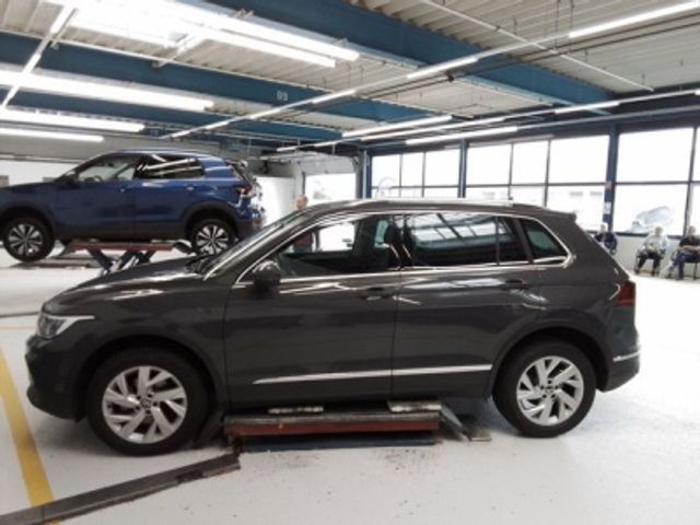 Fahrzeugabbildung Volkswagen Tiguan MOVE 1.5 TSI Navi LED ParkAssist ACC