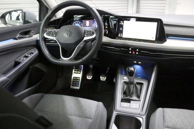 Fahrzeugabbildung Volkswagen Golf Variant MOVE 1.5 TSI Navi LED Dig.Cockpit