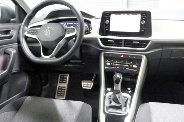 Fahrzeugabbildung Volkswagen T-ROC MOVE 1.5 TSI DSG Navi LED Dig.Cockpit