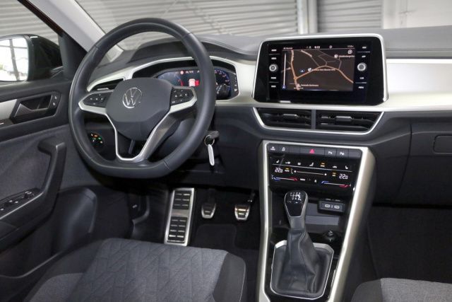 Fahrzeugabbildung Volkswagen T-ROC MOVE 1.5 TSI Standheizung Navi LED Kamera