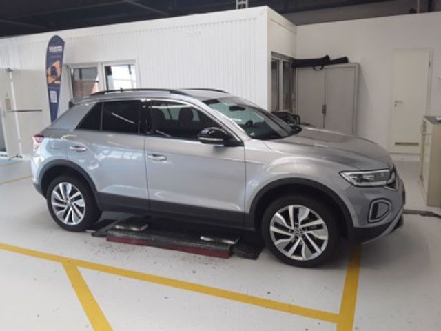 Fahrzeugabbildung Volkswagen T-ROC MOVE 1.5 TSI Navi IQ.Light Dig.Cockpit LED