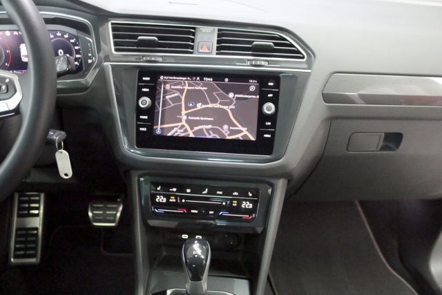 Fahrzeugabbildung Volkswagen Tiguan Urban Sport 2.0 TDI DSG AHK Navi LED