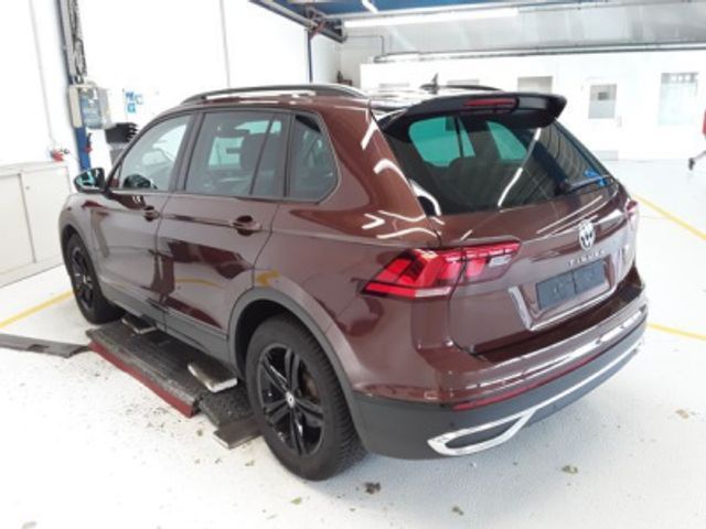 Fahrzeugabbildung Volkswagen Tiguan Urban Sport 1.5 TSI AHK Standheizung Navi