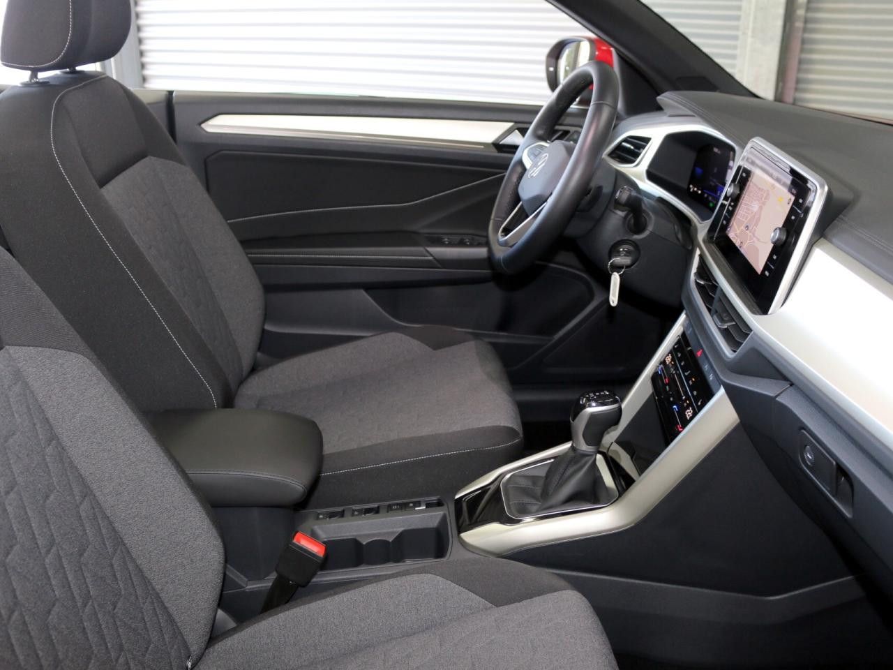 Fahrzeugabbildung Volkswagen T-Roc Cabriolet MOVE 1.5 TSI DSG LED Navi Klima