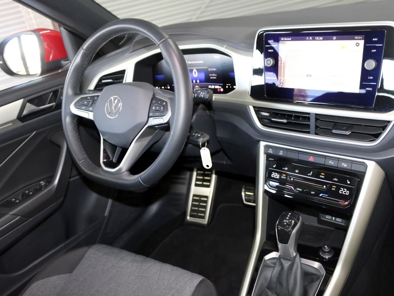 Fahrzeugabbildung Volkswagen T-Roc Cabriolet MOVE 1.5 TSI DSG LED Navi Klima