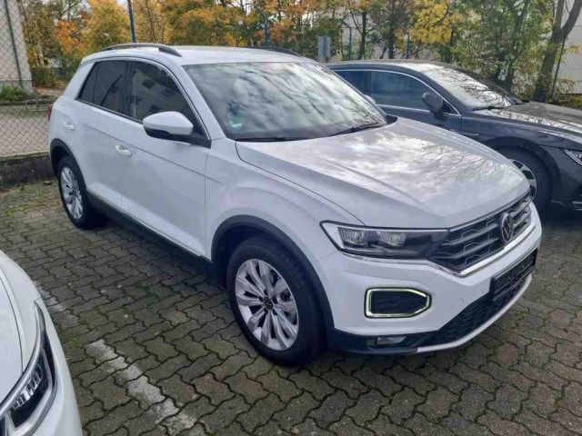 Fahrzeugabbildung Volkswagen T-ROC Sport 1.5 TSI DSG Navi AHK LED ACC PDC SHZ