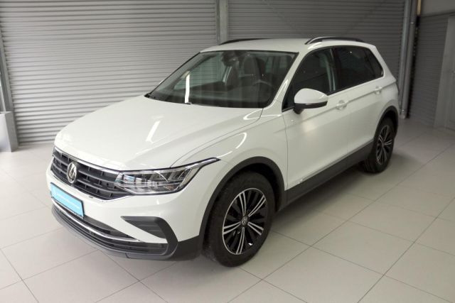 Fahrzeugabbildung Volkswagen Tiguan Life 1.5 TSI DSG LED Navi SHZ Alu 18 Zoll