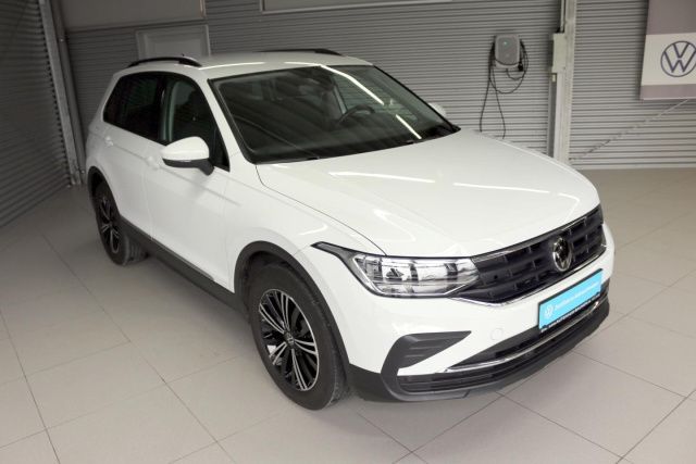 Fahrzeugabbildung Volkswagen Tiguan Life 1.5 TSI DSG LED Navi SHZ Alu 18 Zoll