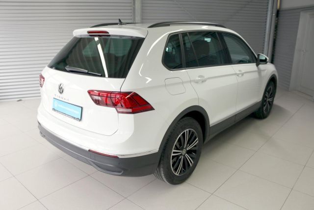 Fahrzeugabbildung Volkswagen Tiguan Life 1.5 TSI DSG LED Navi SHZ Alu 18 Zoll