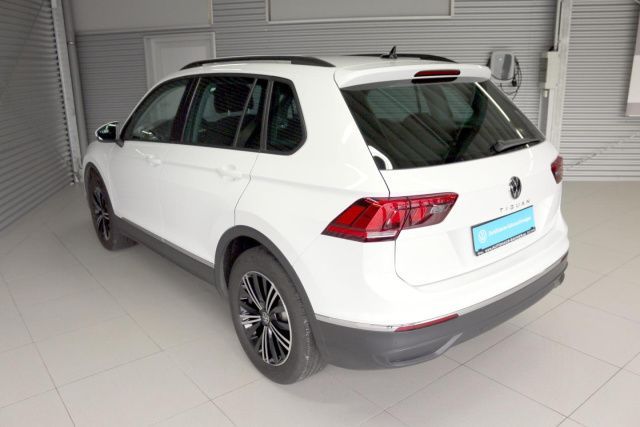 Fahrzeugabbildung Volkswagen Tiguan Life 1.5 TSI DSG LED Navi SHZ Alu 18 Zoll