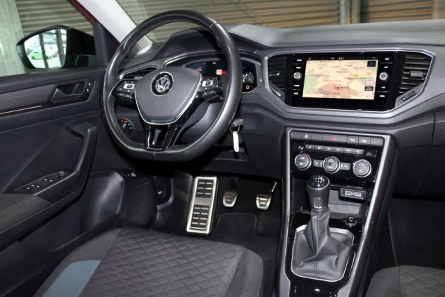 Fahrzeugabbildung Volkswagen T-ROC IQ.DRIVE 1.5 TSI Standheizung LED Navi SHZ