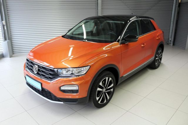 Fahrzeugabbildung Volkswagen T-ROC IQ.DRIVE 1.5 TSI Standheizung LED Navi SHZ