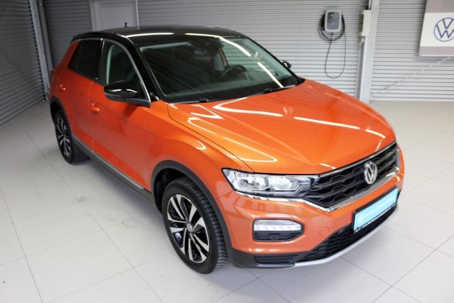 Fahrzeugabbildung Volkswagen T-ROC IQ.DRIVE 1.5 TSI Standheizung LED Navi SHZ