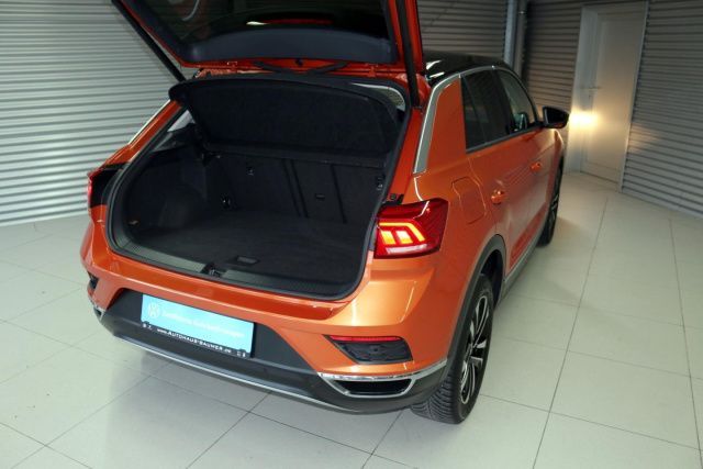 Fahrzeugabbildung Volkswagen T-ROC IQ.DRIVE 1.5 TSI Standheizung LED Navi SHZ