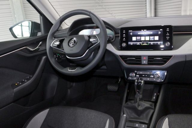 Fahrzeugabbildung SKODA Kamiq Selection 1.5 TSI DSG LED Kamera Bluetooth