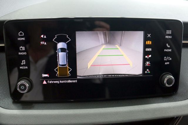 Fahrzeugabbildung SKODA Kamiq Selection 1.5 TSI DSG LED Kamera Bluetooth