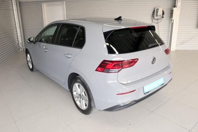 Fahrzeugabbildung Volkswagen Golf VIII Life 1.5 TSI Navi LED Kamera Bluetooth