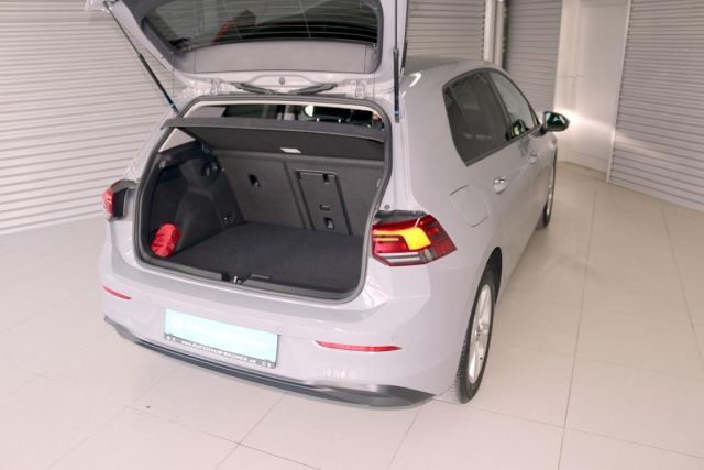 Fahrzeugabbildung Volkswagen Golf VIII Life 1.5 TSI Navi LED Kamera Bluetooth