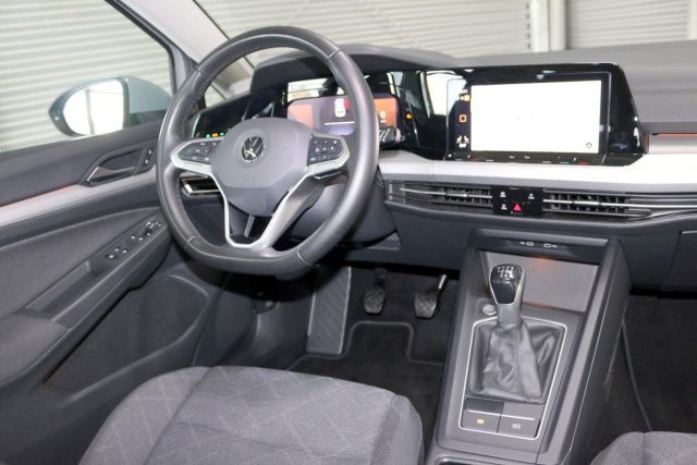 Fahrzeugabbildung Volkswagen Golf VIII Life 1.5 TSI Navi LED Kamera Bluetooth