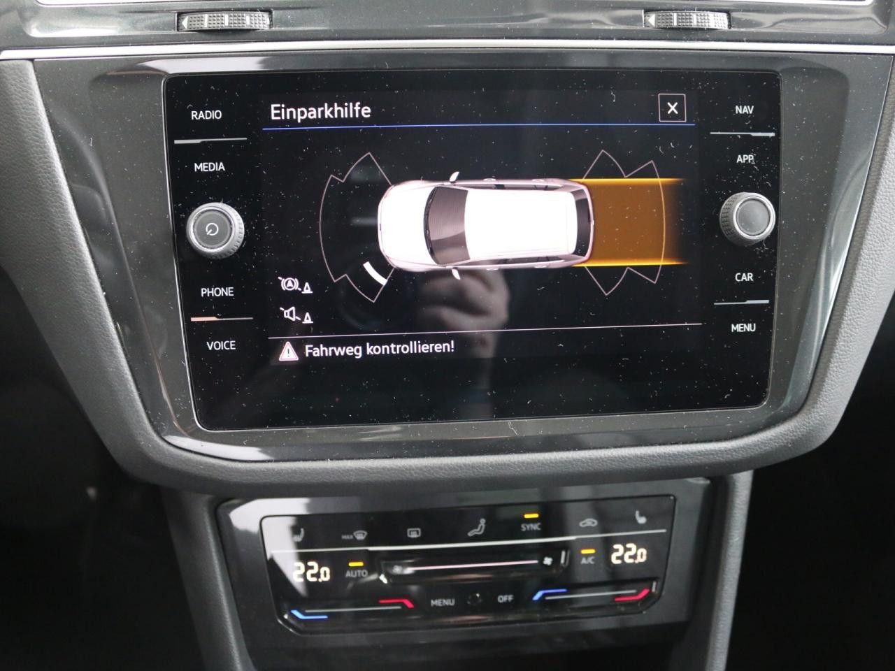 Fahrzeugabbildung Volkswagen Tiguan MOVE 1.5 TSI AHK LED Navi PDC v+h SHZ ACC