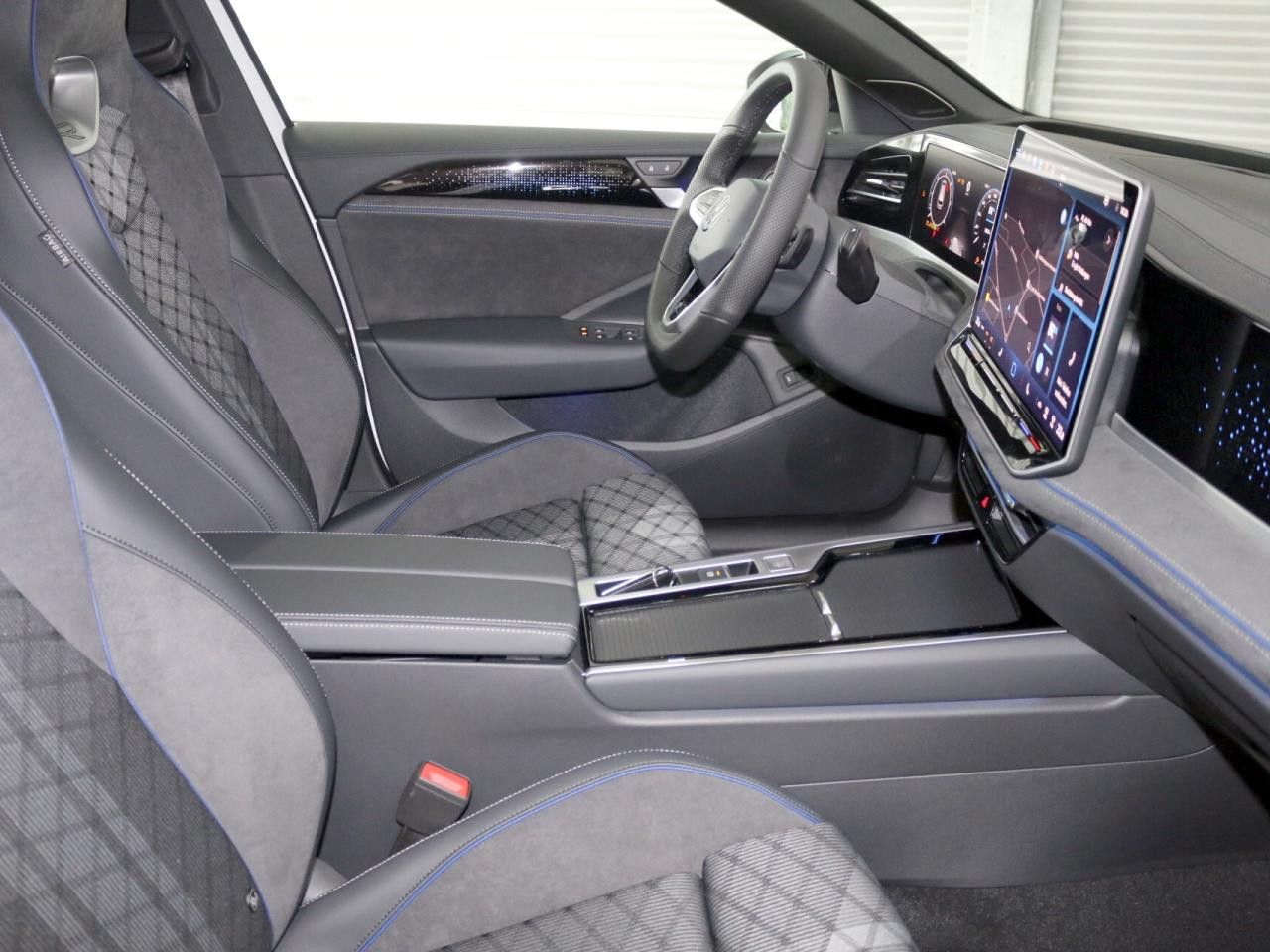 Fahrzeugabbildung Volkswagen Passat Variant R-Line 2.0 TDI DSG Black-Style