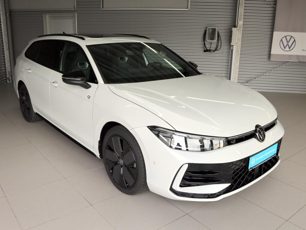 Fahrzeugabbildung Volkswagen Passat Variant R-Line 2.0 TDI DSG Black-Style