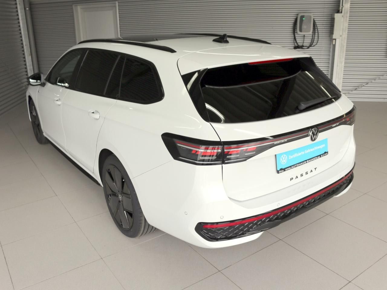 Fahrzeugabbildung Volkswagen Passat Variant R-Line 2.0 TDI DSG Black-Style
